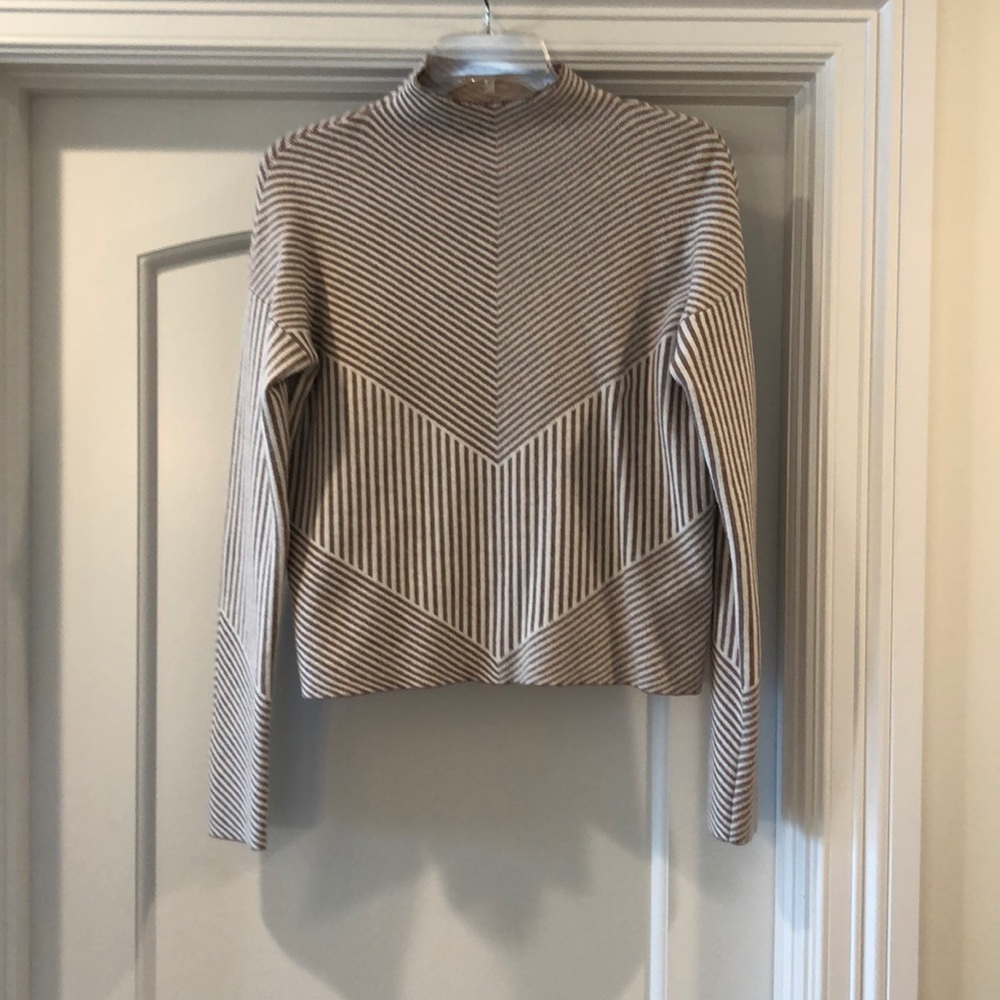 CYNTHIA ROWLEY soft sweater, Sz XS, barely worn